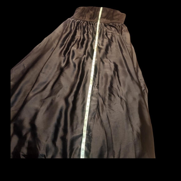 Women's plus size sleeveless satin black evening 👗 with split oveskirt - Picture 5 of 6